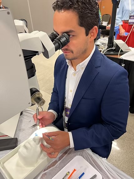 Dr. José Carlos, especialista em cirurgia de catarata